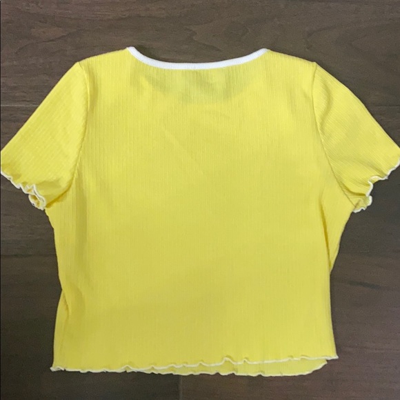 Yellow ruffed crop top - Picture 2 of 2